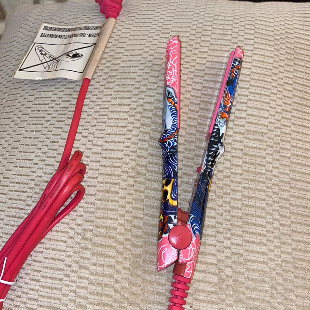 Ed Hardy mini straightener